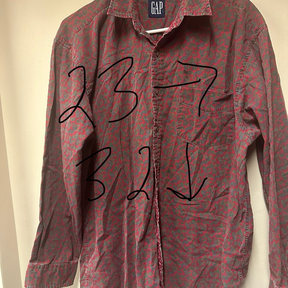 GAP Men's Burgundy and Teal Patterned Shirt. 23 pit to pit. 32‎ in long